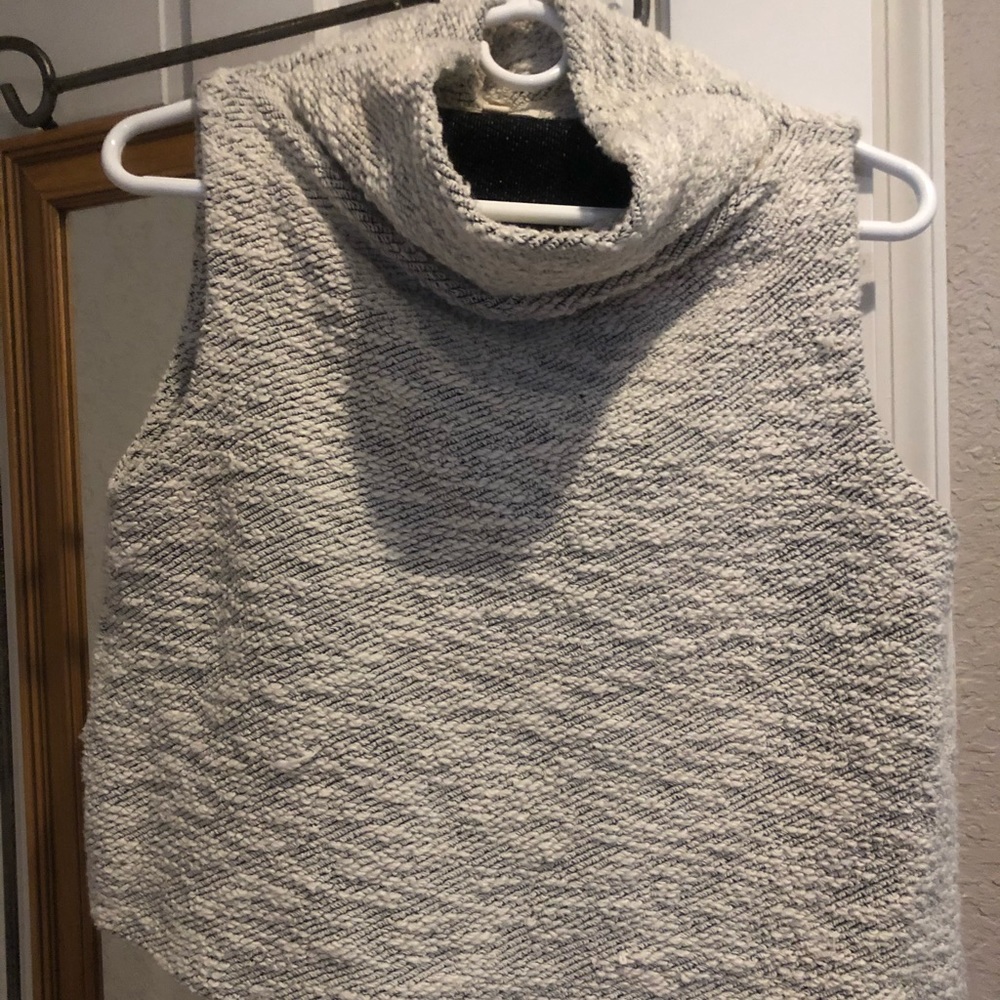 Eileen Fisher cropped Funnel neck sleeveless top